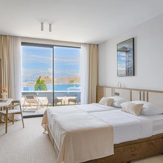 Superior, Double or Twin Bed, Side Sea View, Balcony, Grand Hotel View 1/7