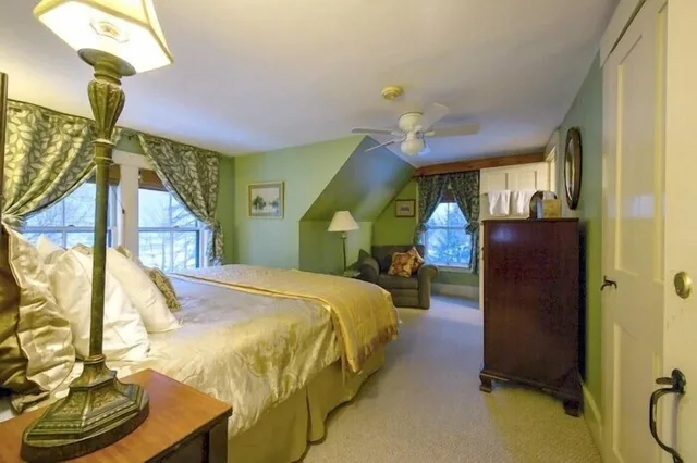 King Bed, Follansbee Inn 1/1