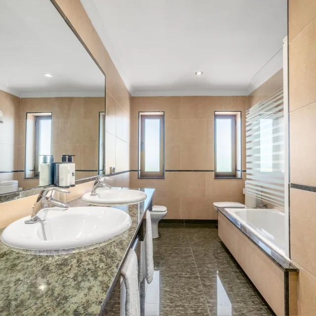 Family, Private Bathroom, Crisol Regio 6/6