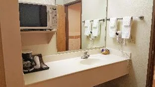 غرفة بسرير كينج لذوي الإعاقة، Motel6 Norway, MI 9/10