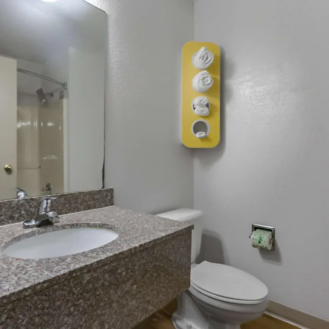 Room, Quadruple, Accessible, Motel6 Augusta, KS 6/9
