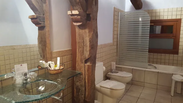 غرفة قياسية بسرير مزدوج أو سريرين منفصلين، HOTEL USATEGIETA 10/10