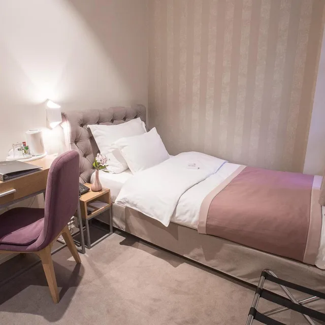غرفة مفردة، Jump INN Hotel 2/8