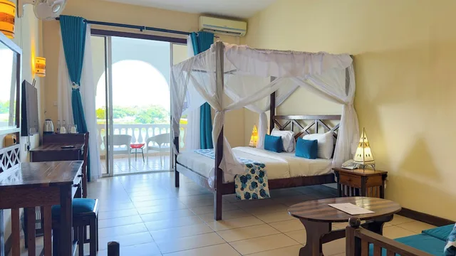 Deluxe, King Bed, Creek View، CityBlue Creekside Hotel & Suites 5/6