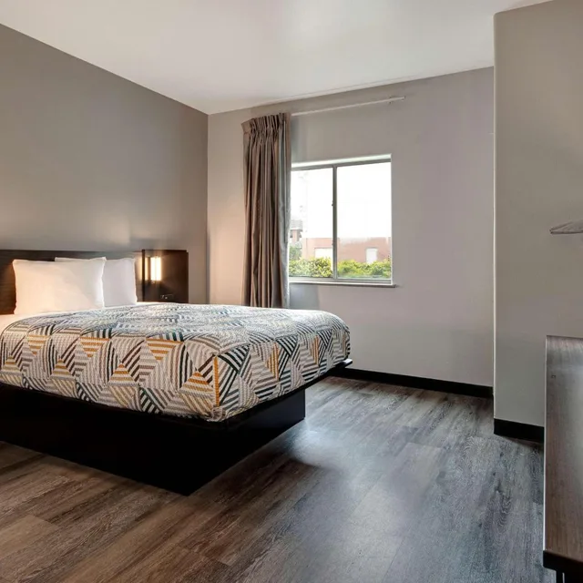 غرفة بسرير كوين لغير المدخنين، Motel6 Pharr, TX 1/8