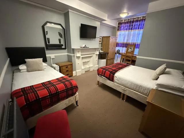 غرفة قياسية ثلاثية بسرير مزدوج وسرير فردي، Diamonds Guest House 5/10