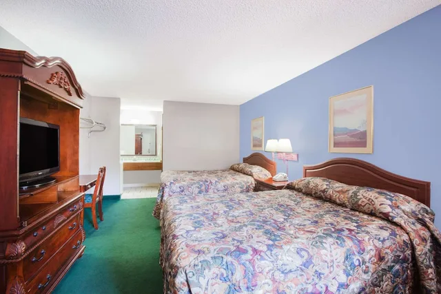 غرفة بسريرين مزدوجين لذوي الإعاقة، Super 8 by Wyndham Malvern 2/7