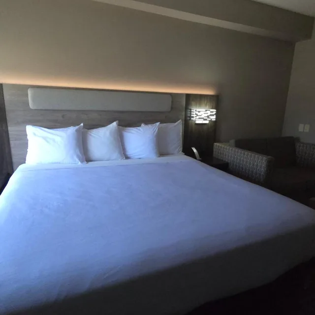 غرفة سوبيريور بسرير كينج، Reston Inn & Suites 3/10