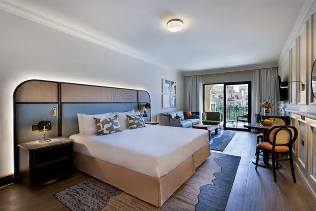 غرفة غراند ديلوكس بسرير كينج بإطلالة على المسبح، Kempinski Hotel San Lawrenz Gozo 4/10