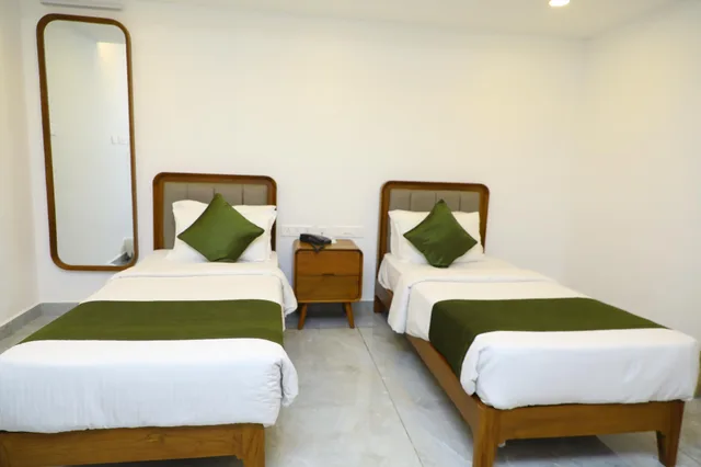 Executive, Twin Beds, Gokulam Park Chennai 1/1