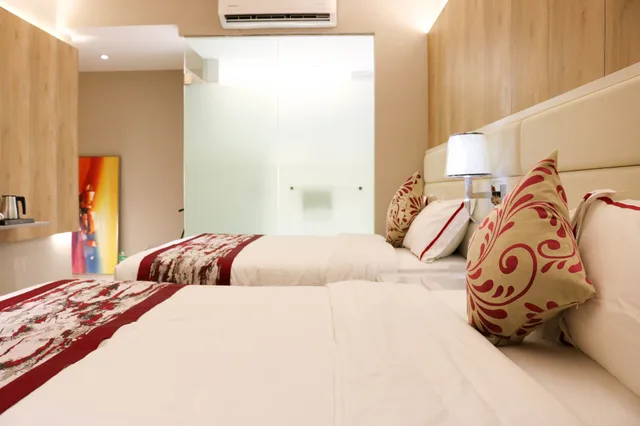 غرفة عائلية بسريرين كوين، Red Hotel Cubao 4/6