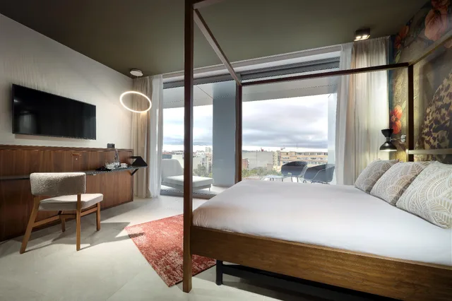 جناح جونيور بشرفة، Hotel SB Glow 1/2