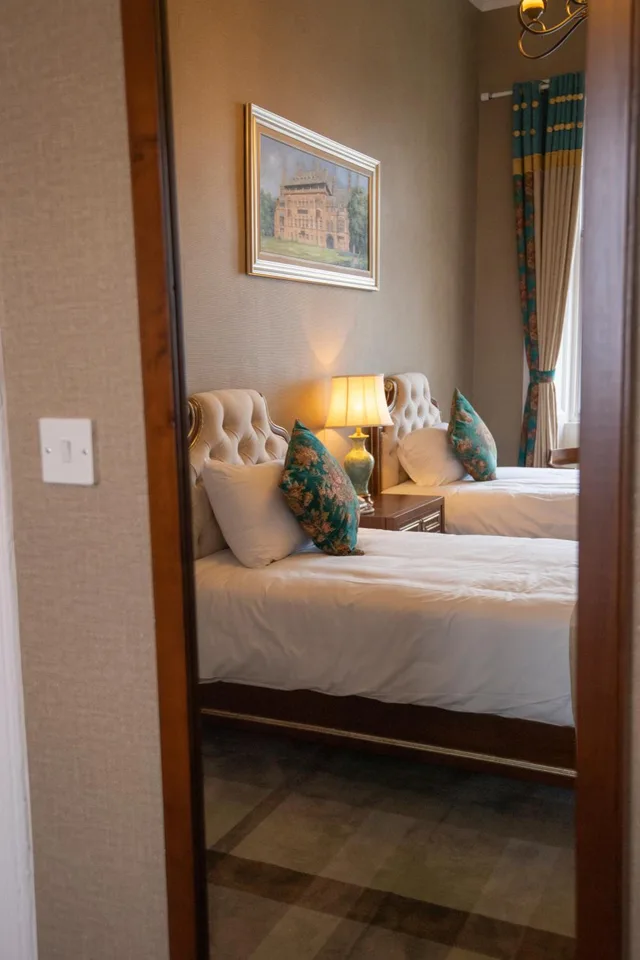 غرفة قياسية بسريرين منفصلين بإطلالة على البحر، Glenburn Hotel 1/2