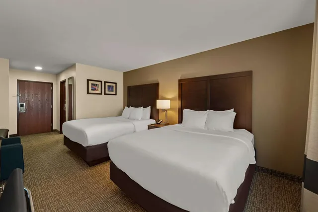 غرفة بسريرين كوين، Comfort Inn and Suites Atoka 1/3