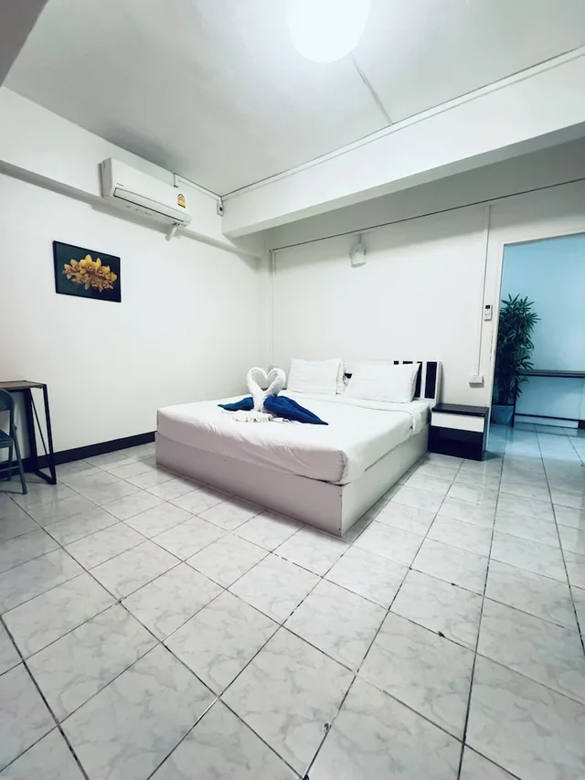 3 Bedrooms, Family, Apartment, 3 King Beds, Beach Side, City View، La Casa Patong 3/6