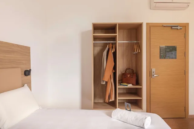 غرفة قياسية بسريرين منفصلين، B&B Hotel Pomezia Roma 4/9