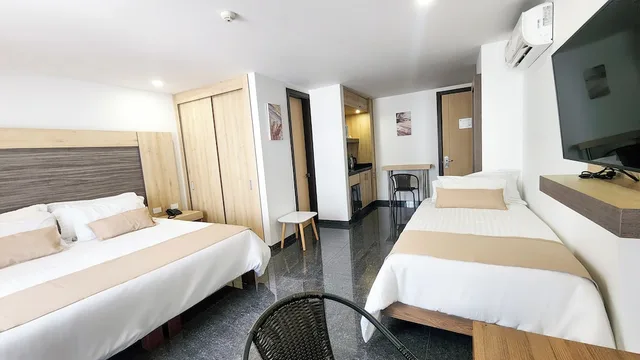 غرفة قياسية ثلاثية بسرير كينج مع أريكة، Hotel BE Suites Cali 9/10