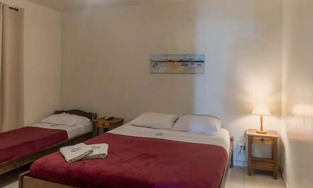 Private, Triple, 1 Double and 1 Single Bed, Private Bathroom، Geko Hostel & Pousada Paraty 2/6