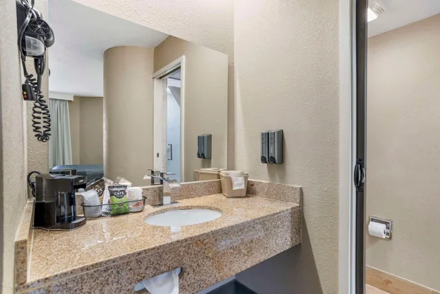 غرفة بسرير كوين، Rodeway Inn Tuscaloosa near University 4/7