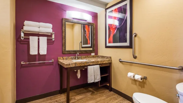 Room, King Bed, Accessible, Best Western View Of Lake Powell Hotel 10/10