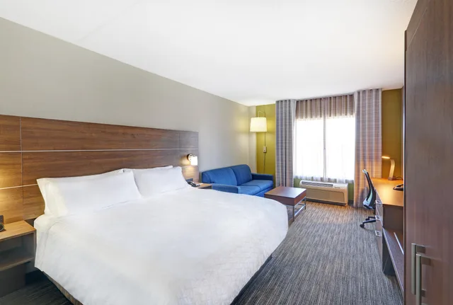 Standard, King Bed, Holiday Inn Express Hotel Suites Woodstock South 1/4