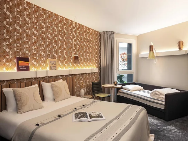 غرفة ثلاثية بثلاثة أسرّة مع أريكة، Ibis Paris Gare Montparnasse Catalogne 1/7