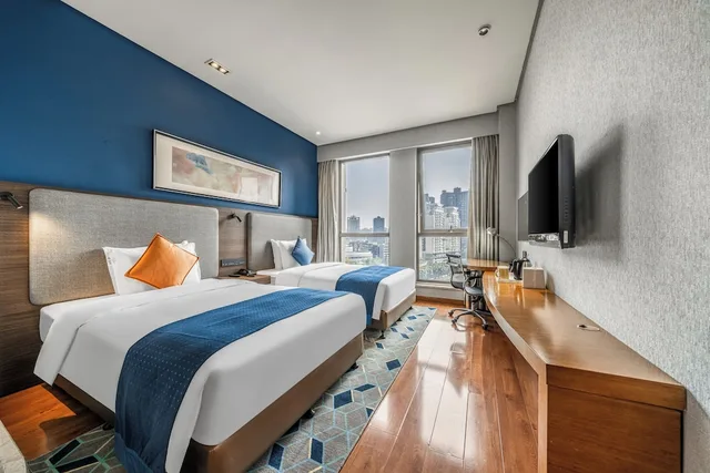 غرفة قياسية بسريرين منفصلين بإطلالة على المدينة، Holiday Inn Express Chongqing Guanyinqiao 3/10