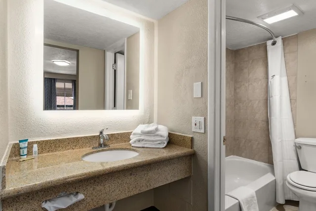 غرفة بسرير كينج، Days Inn by Wyndham Albuquerque Northeast 6/6