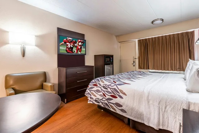 غرفة سوبيريور بسرير كينج، Red Roof Inn Merrillville 2/4