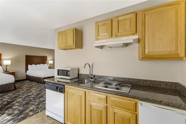Room, 2 Queen Beds, River View, Balcony, Kitchenette, Best Western Plus Riverfront Hotel And Suites 2/2