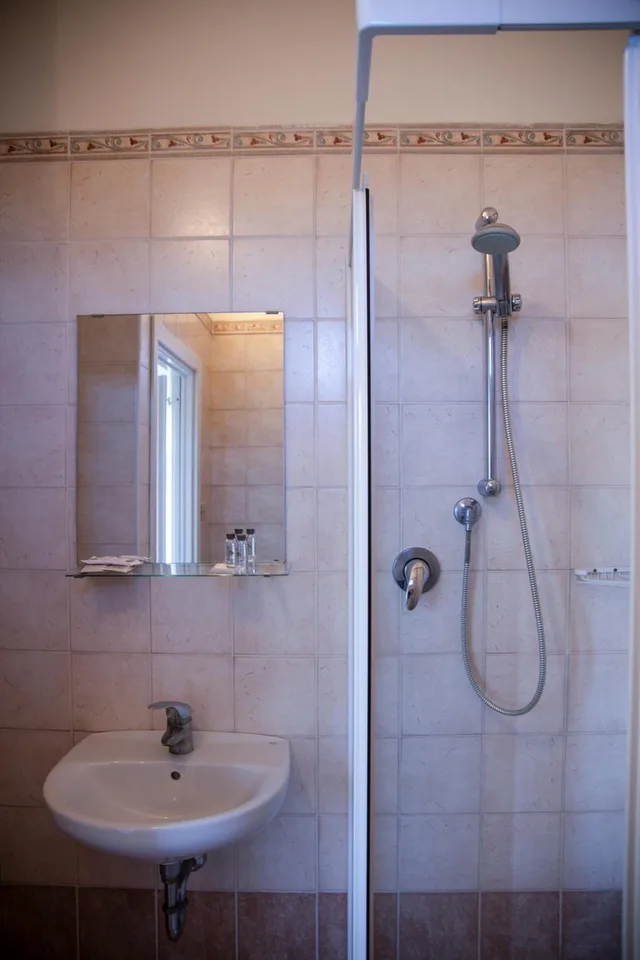 غرفة بسرير مزدوج بإطلالة على البحر، Hotel Beverly 4/9