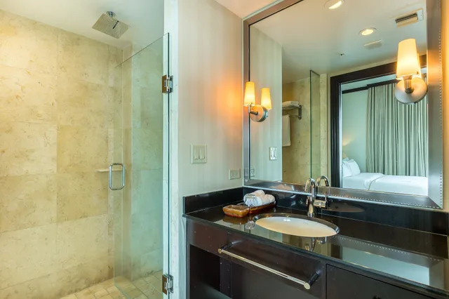 جناح استوديو فاخر بسرير كينج بإطلالة على المدينة مع أريكة بجاكوزي، SBV Luxury Ocean Hotel Suites 7/10