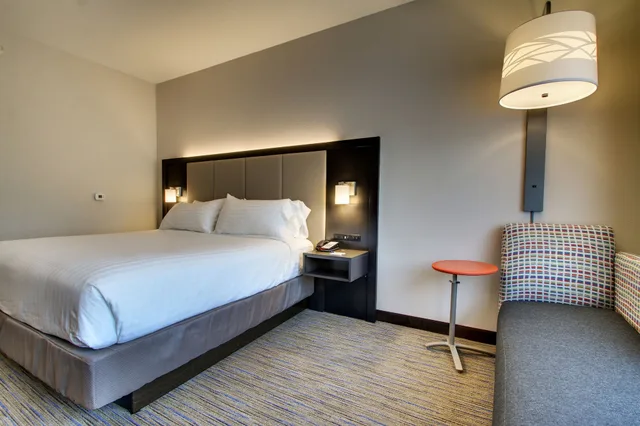 Suite, King Bed, Accessible, Holiday Inn Express & Suites - Summerville 4/6
