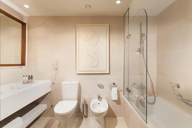 غرفة بإطلالة على البحر، St Raphael Resort and Marina 6/7