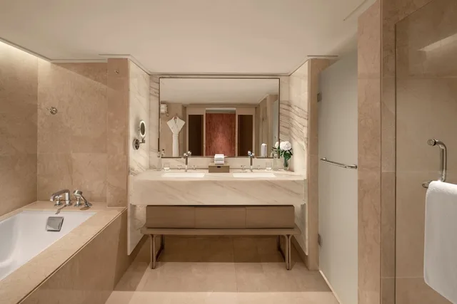 Premier, King Bed, Lagoon View, The St. Regis Goa Resort 5/6