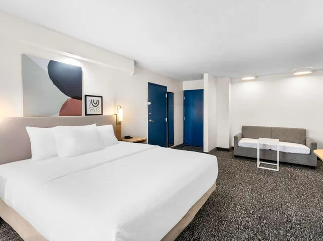 استوديو بسرير كينج، Spark by Hilton Augusta 4/10