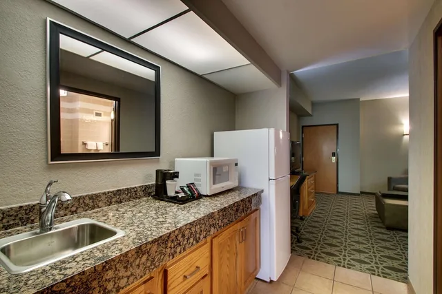 2 Rooms, Suite, Multiple Beds, Sofa, High Floor، Drury Inn and Suites Albuquerque North 4/5