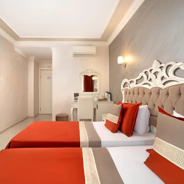 غرفة ديلوكس بسرير كينج، Deluxe Newport Hotel 1/5