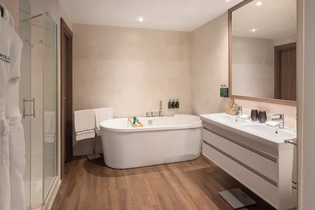 The Level, Premium, Double Bed, Sofa, Bathtub، Melia Madrid Serrano 3/4