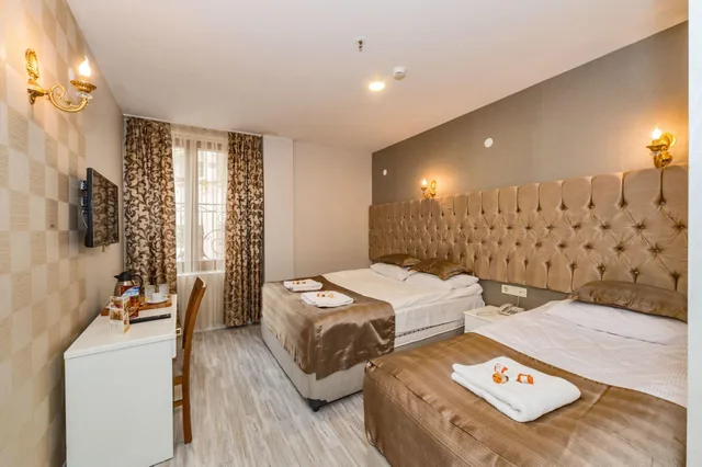 غرفة بسرير مزدوج أو سريرين منفصلين، Grand Pamir Hotel 1/7