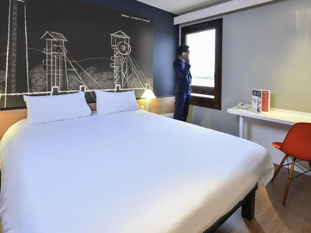 Studio, King Bed, Ibis Charleroi Airport Brussels South 2/3