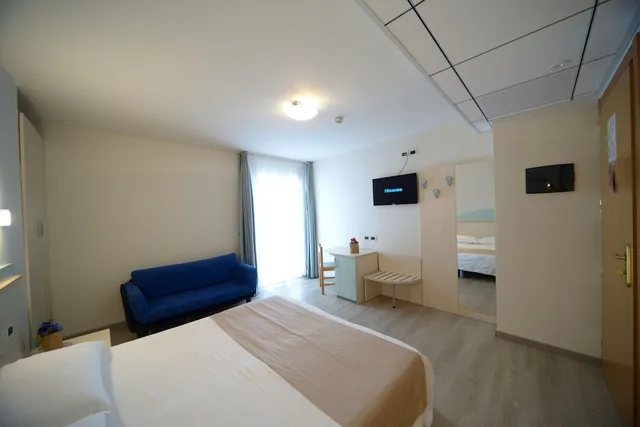 غرفة ثلاثية، Hotel Salus 2/3