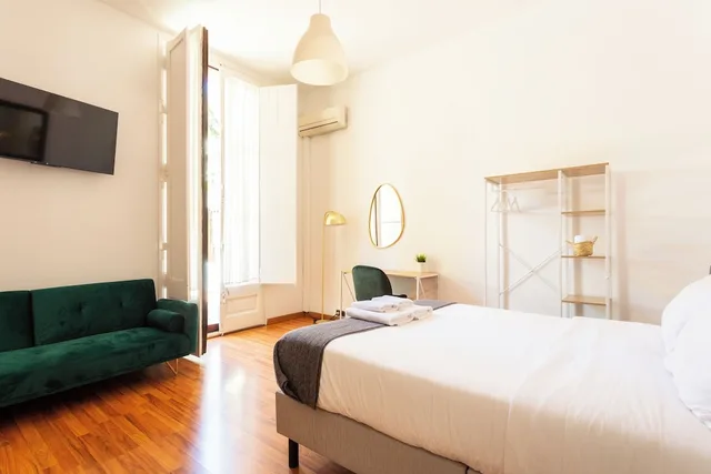 غرفة كومفورت بسرير كينج بحمام مشترك، Hostal Siscinc - Adults Only 3/8