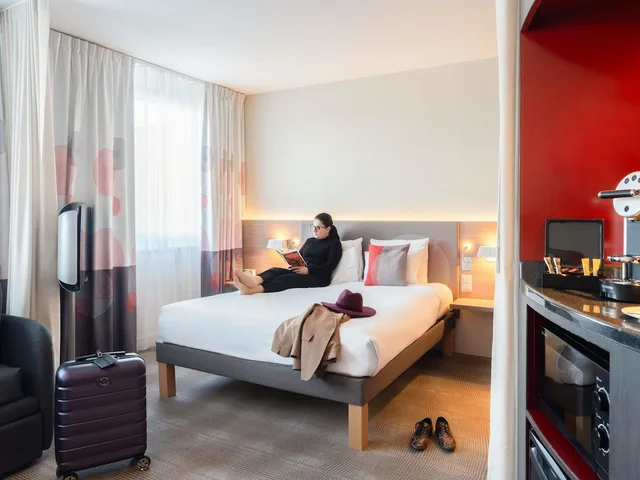 Executive, Suite, 1 Double and 1 Single Bed, Novotel Suites Geneve Aeroport 4/10
