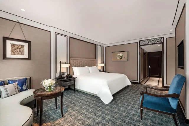 Royal, King Bed, Bathtub, THE ATHENEE HOTEL, A LUXURY COLLECTION HOTEL BANGKOK 3/8