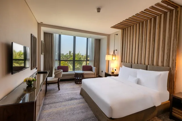 إقامة بسرير كينج بإطلالة على المسبح بغرفة نوم واحدة، Millennium Resort Salalah 1/2