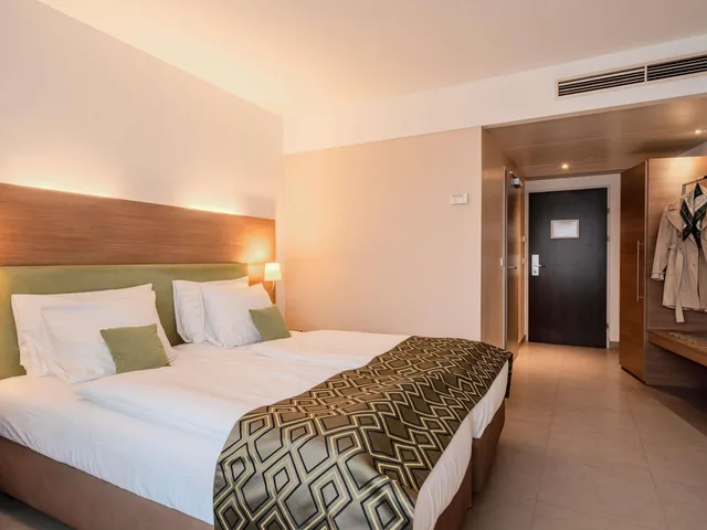 غرفة قياسية بسرير مزدوج أو سريرين منفصلين، Mercure Graz City Hotel 2/10