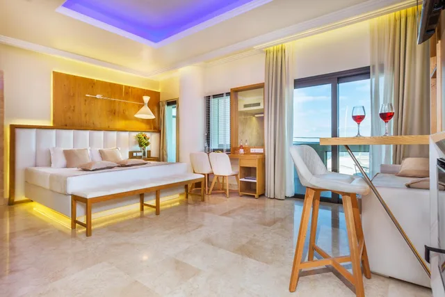 جناح بإطلالة على البحر، Porto Marine Hotel 3/10