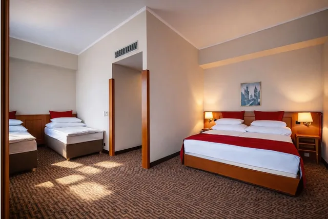 Room, Triple, 3 Beds, Grand Hotel International 2/6