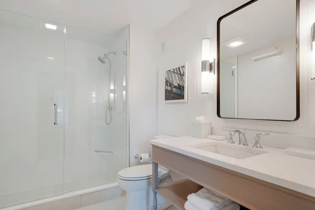 Run of House, Newport Beach Hotel Suites 2/2